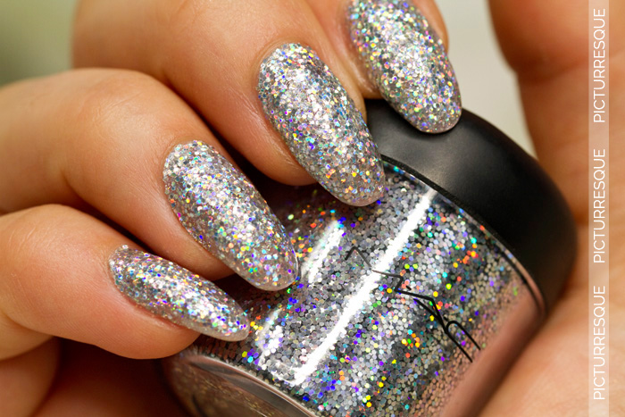 Holographic-Nailart-MAC-Glitter-3D-Silver-3